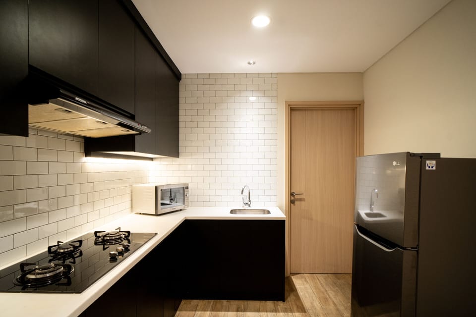 Marvelous Suite (1 Double, 1 Single) | Private kitchen | Fridge, cookware/dishes/utensils