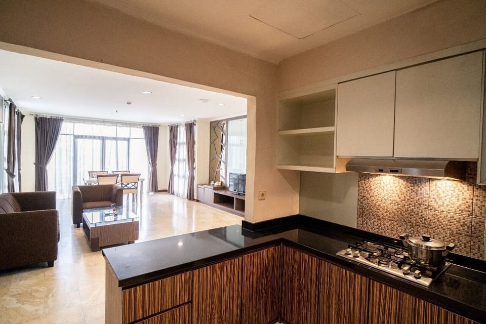 Marvelous Family Stlye (1 King, 1 Single, 1 Single) | Private kitchen | Fridge, cookware/dishes/utensils