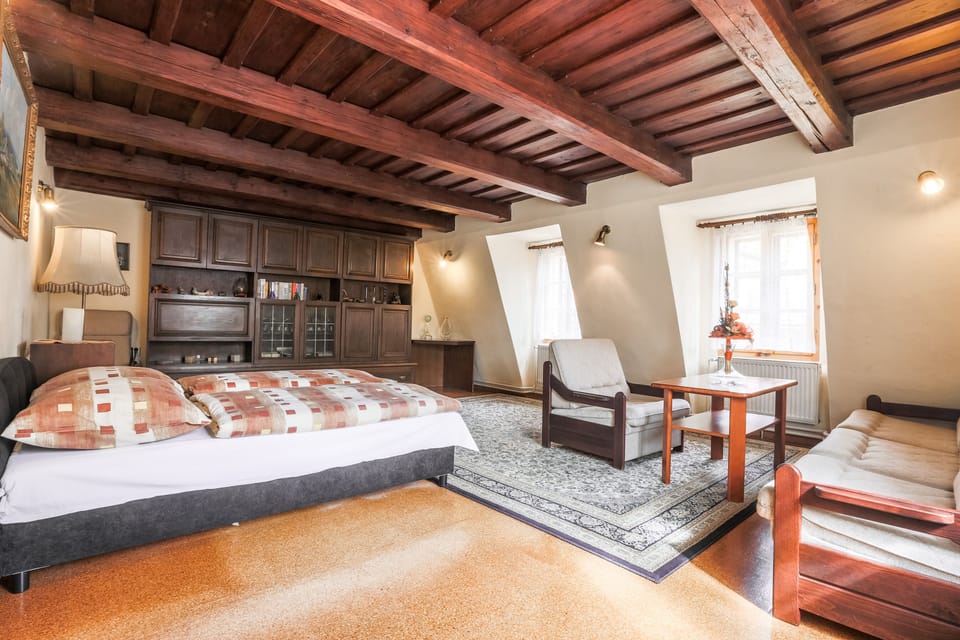 Business Suite, Courtyard View | 9 bedrooms, minibar, desk, free WiFi