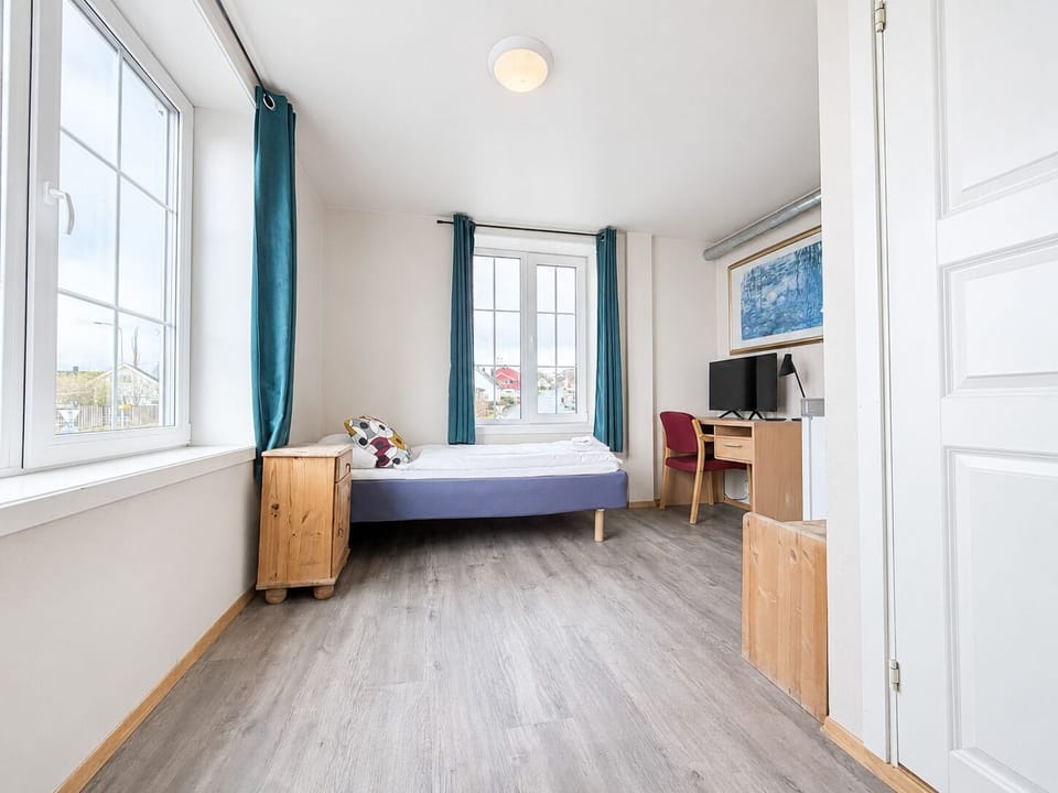 Single Room | Desk, soundproofing, free cribs/infant beds, free WiFi