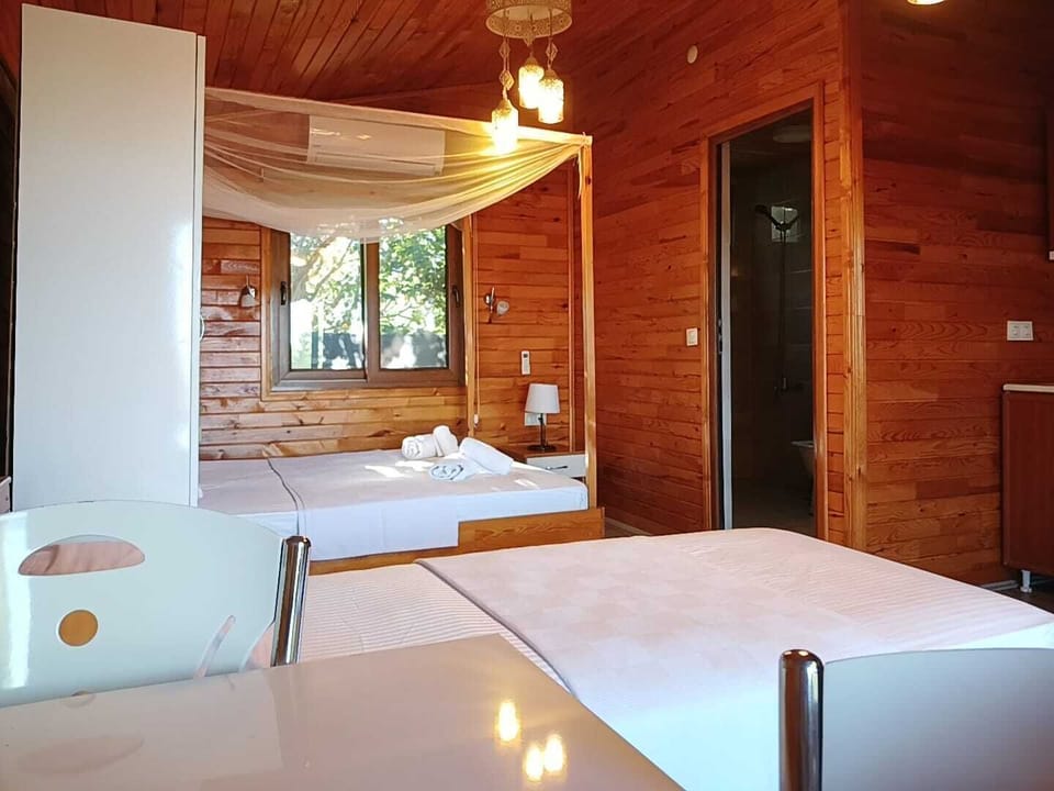 Premium bedding, iron/ironing board, free WiFi