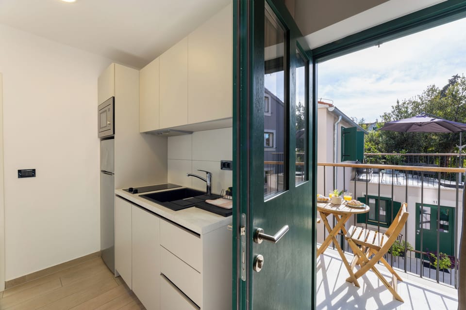 Studio Suite, Balcony, Courtyard View | Balcony