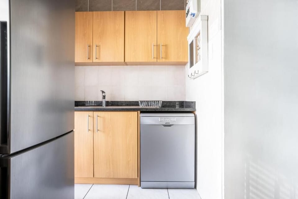 Standard Apartment, 2 Bedrooms, Non Smoking (Wag n Bietjie ) | Private kitchen | Full-size fridge, microwave, oven, stovetop