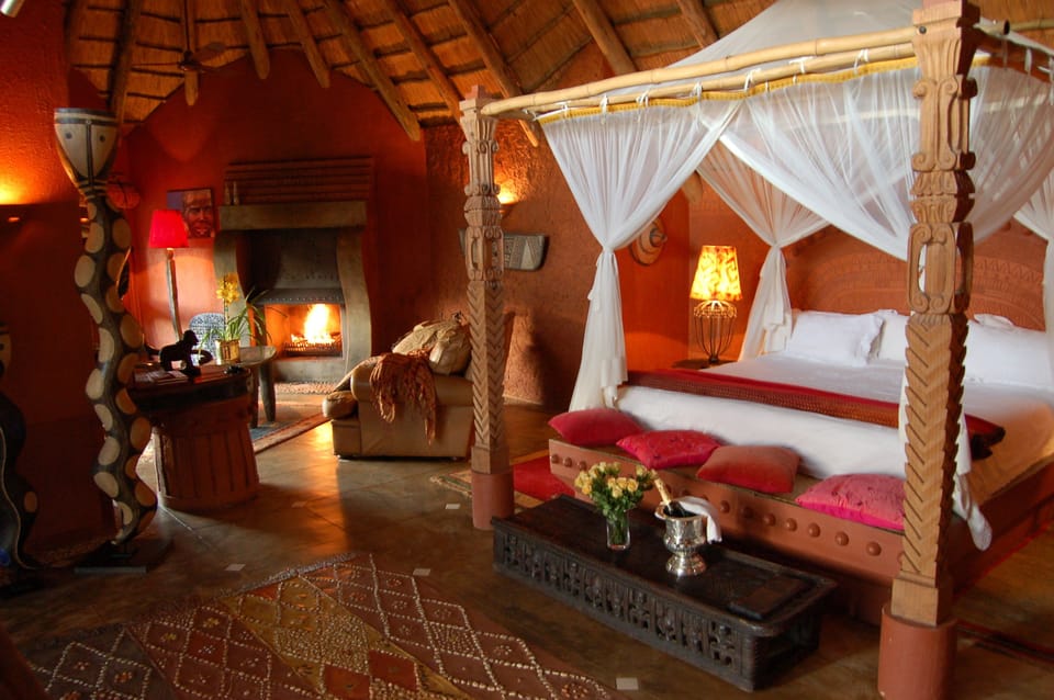 Room (New Moon) | Living room | Fireplace