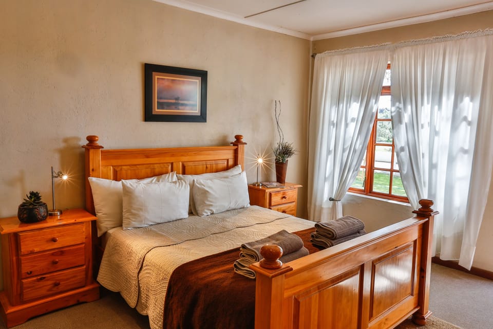 Comfort Room, 1 Bedroom (Olive Orchard Guest Room) | In-room safe, WiFi, bed sheets
