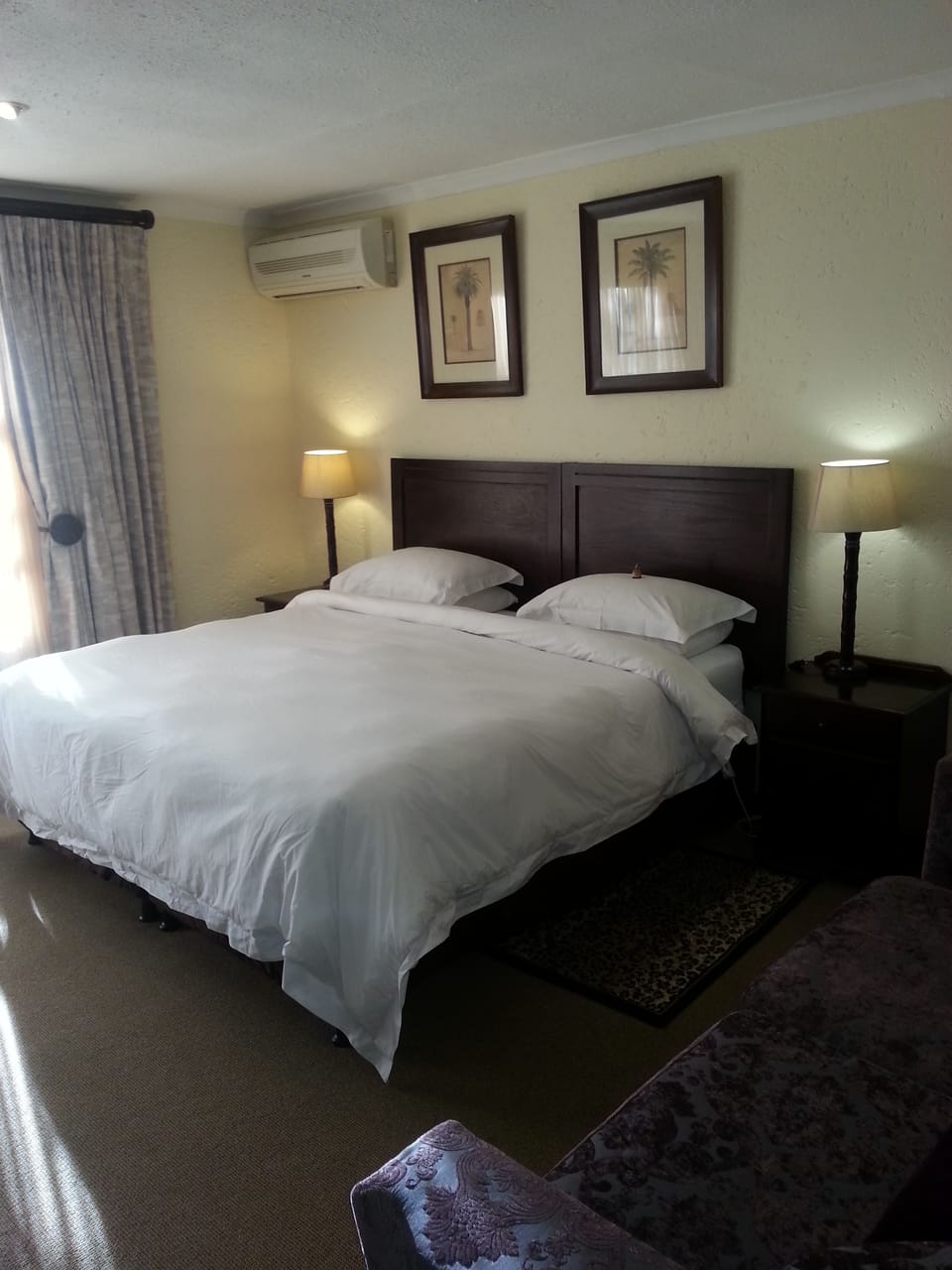 Deluxe Room (Double Room) | Minibar, in-room safe, desk, iron/ironing board