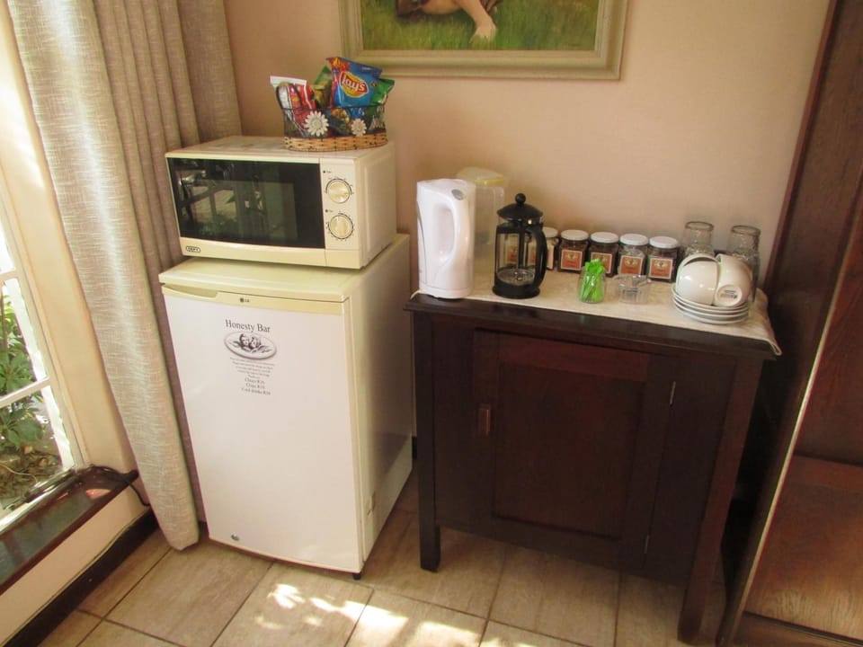 Coffee/tea maker, electric kettle