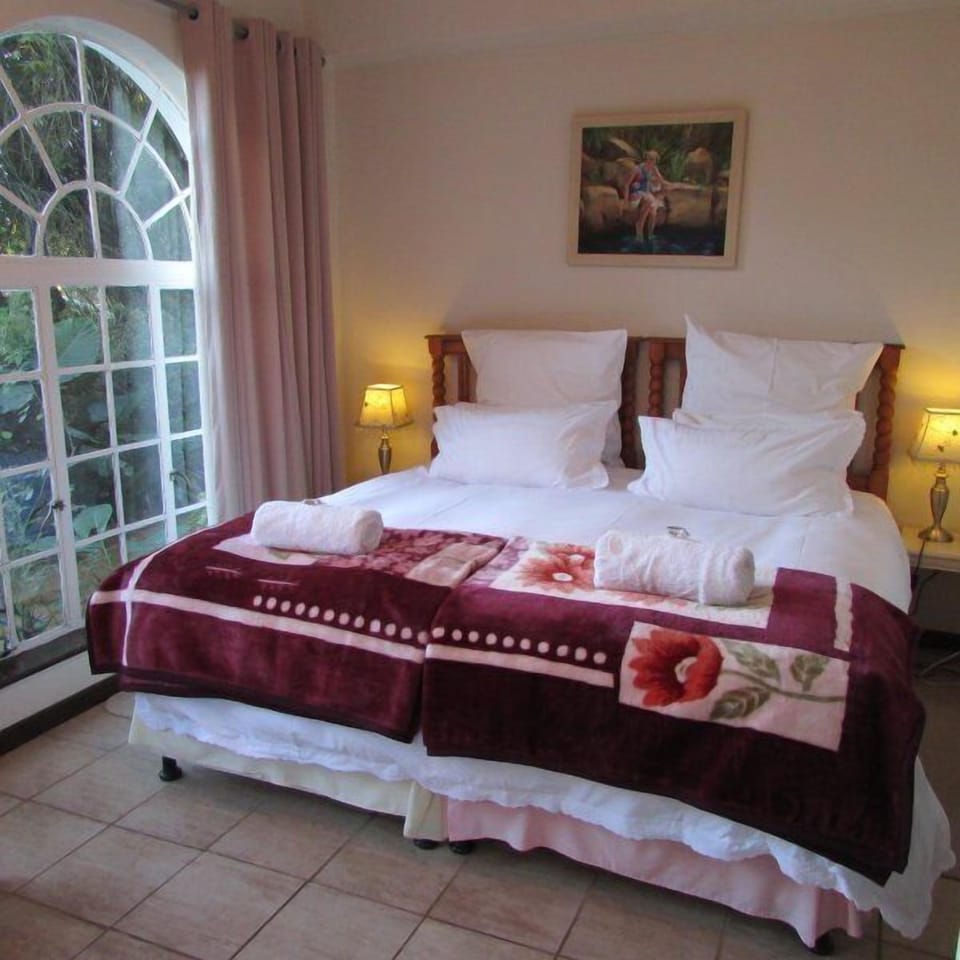 Comfort Room, 1 Bedroom (The Double Suite ) | Minibar, iron/ironing board, cribs/infant beds, free WiFi