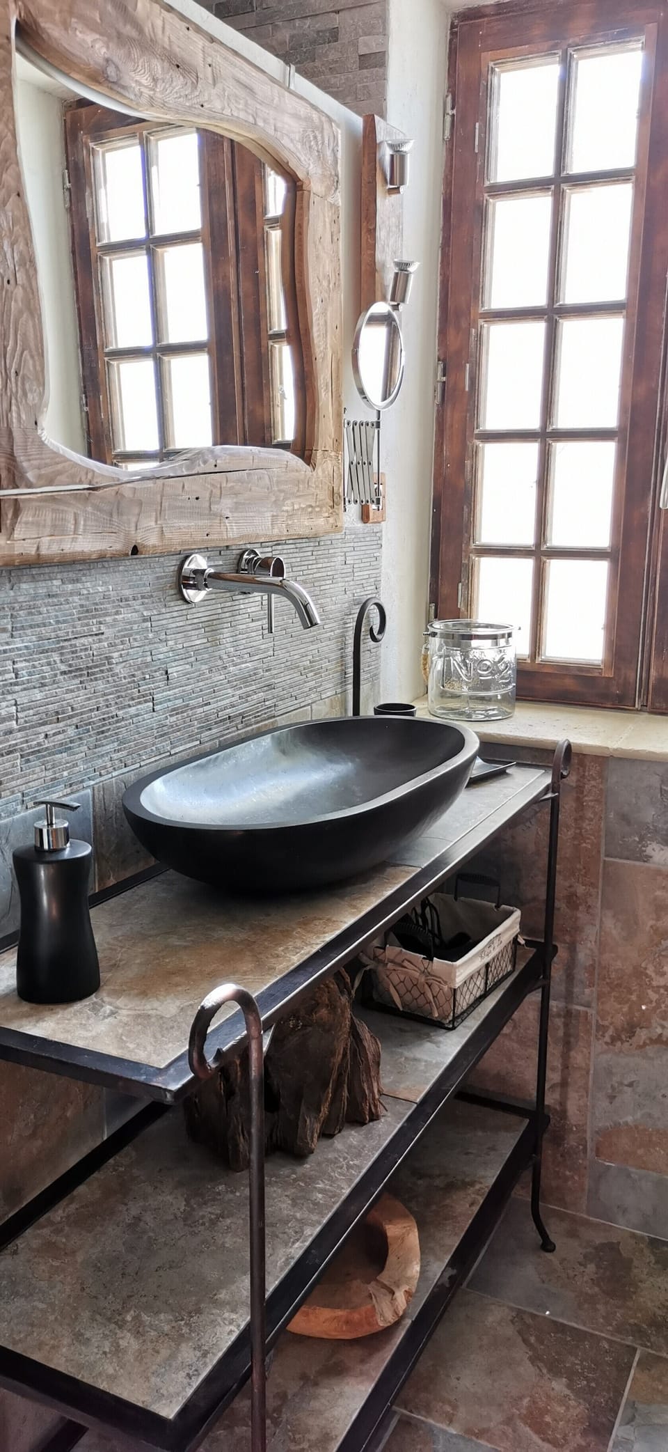 Double Room (Evasion) | Bathroom | Shower, rainfall showerhead, free toiletries, hair dryer