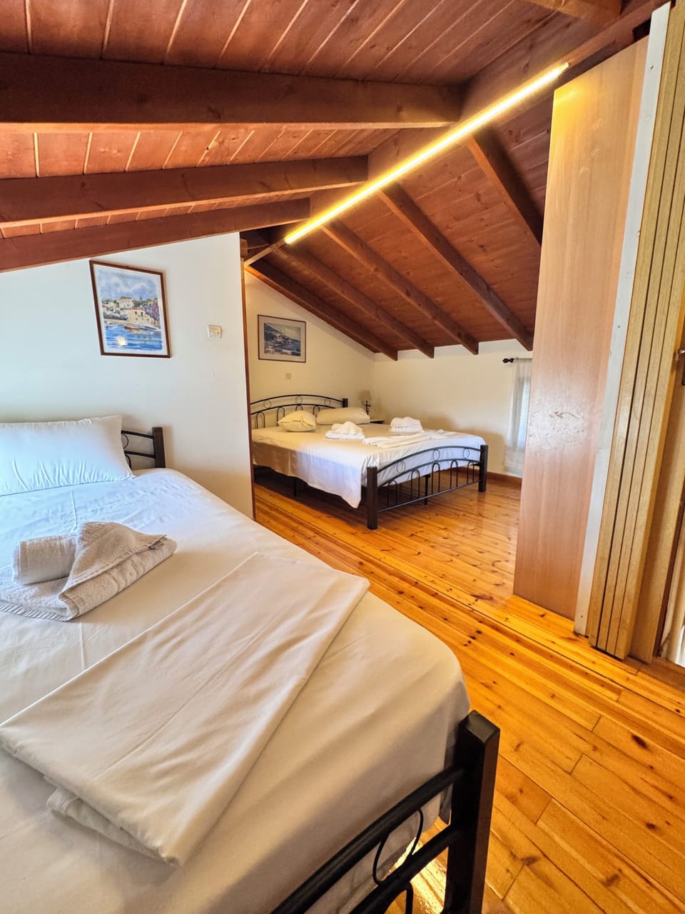 Duplex | In-room safe, soundproofing, iron/ironing board, free WiFi