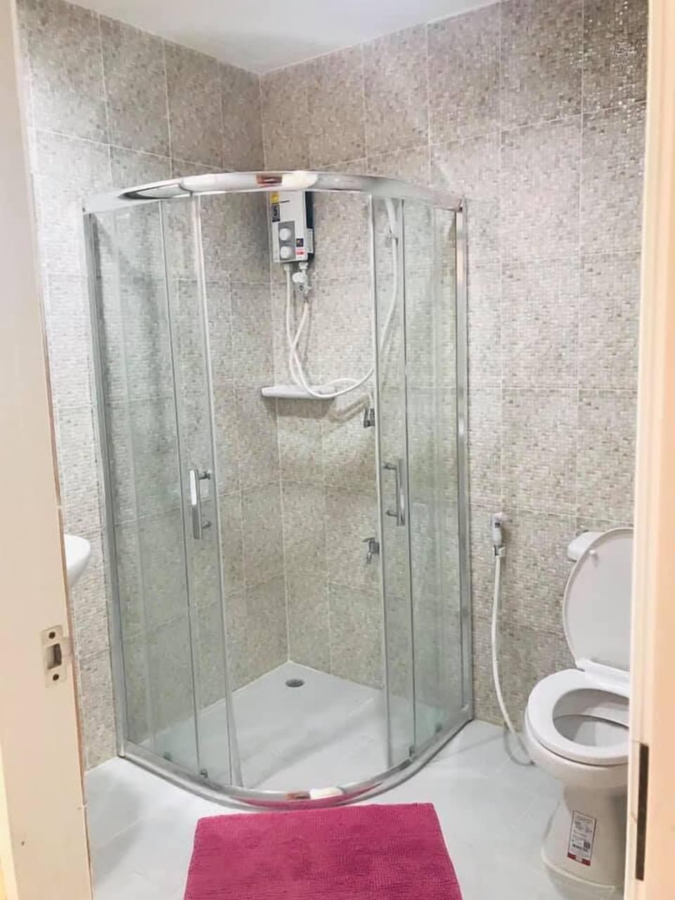Standard Room | Bathroom | Shower, free toiletries, towels