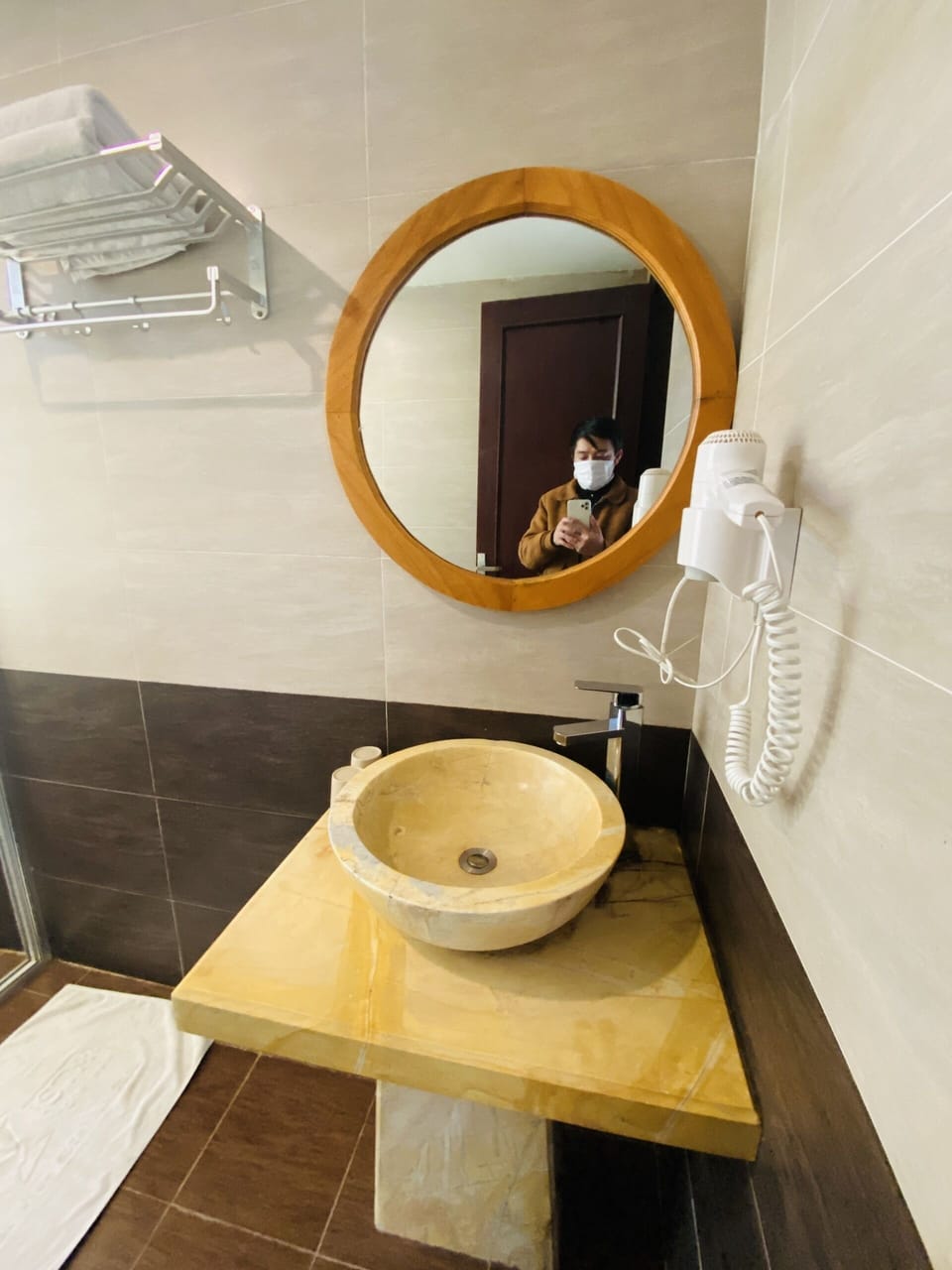 Superior Double Room | Bathroom | Separate tub and shower, hydromassage showerhead, free toiletries