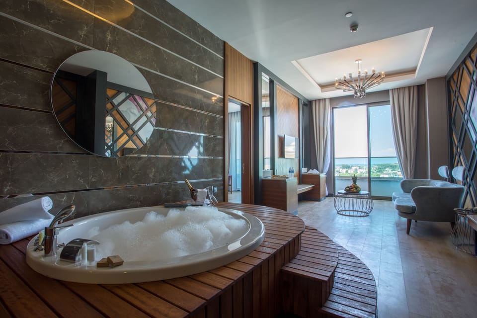 Suite, Jetted Tub, Mountain View | Jetted tub