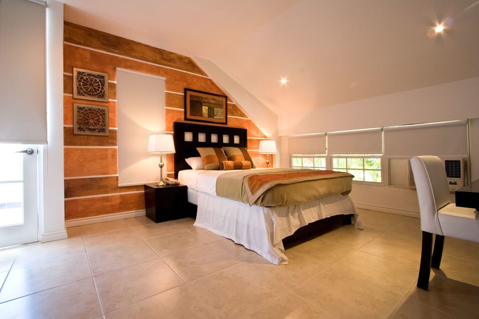 Premium Room, 1 Queen Bed (Samaan) | In-room safe, desk, iron/ironing board, WiFi (free)