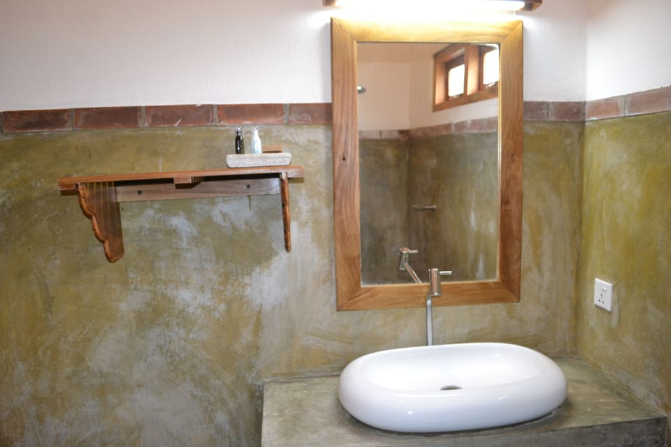 Superior Room, 1 Bedroom, Garden View | Bathroom | Shower, free toiletries, hair dryer, towels