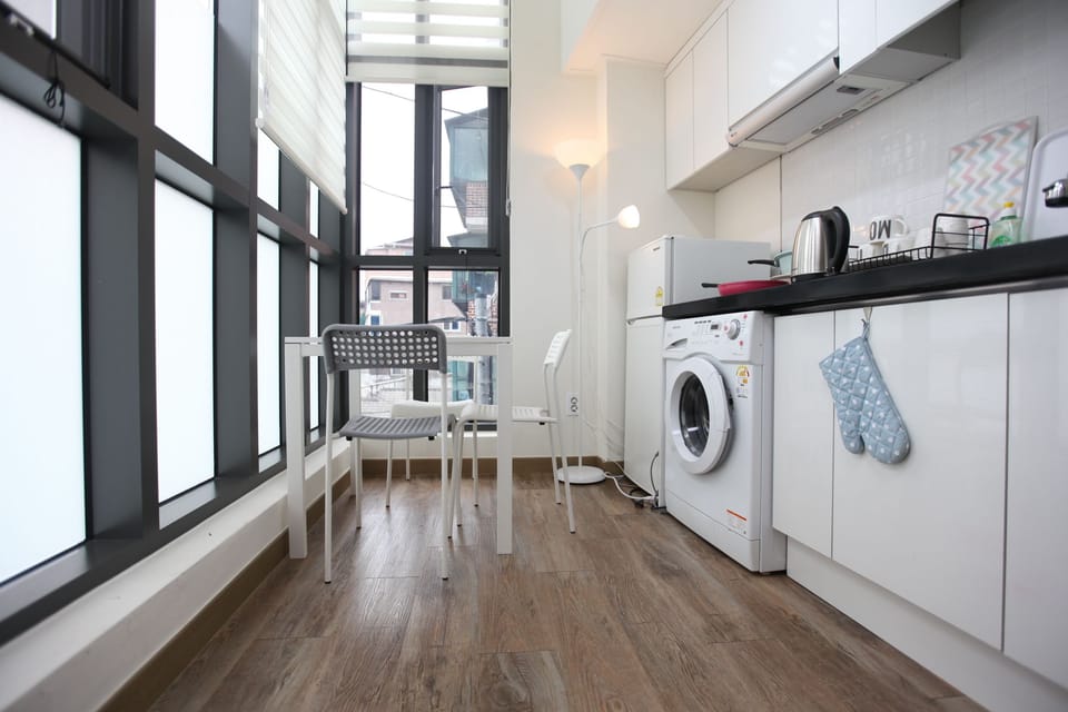 Duplex Deluxe Quadruple | Premium bedding, soundproofing, rollaway beds, free WiFi