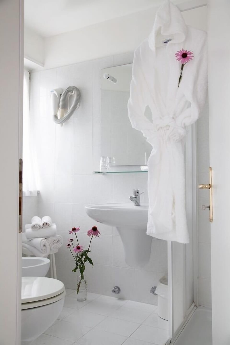 Double or Twin Room | Bathroom | Shower, free toiletries, hair dryer, bidet