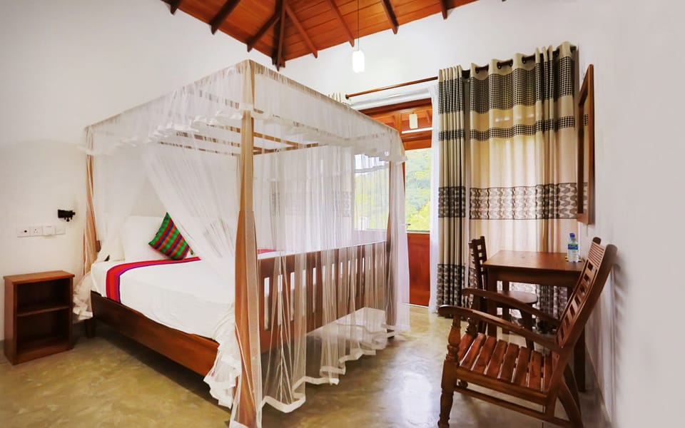 1 bedroom, premium bedding, desk, laptop workspace