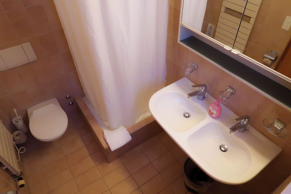 Shower, towels