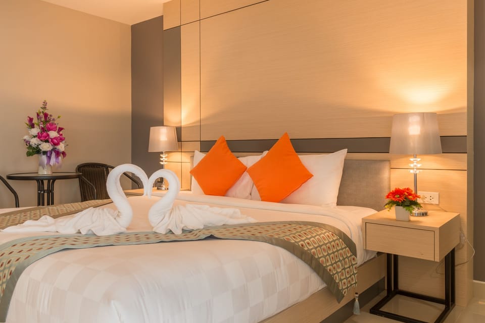 Deluxe Double Room | Minibar, soundproofing, WiFi (free), bed sheets