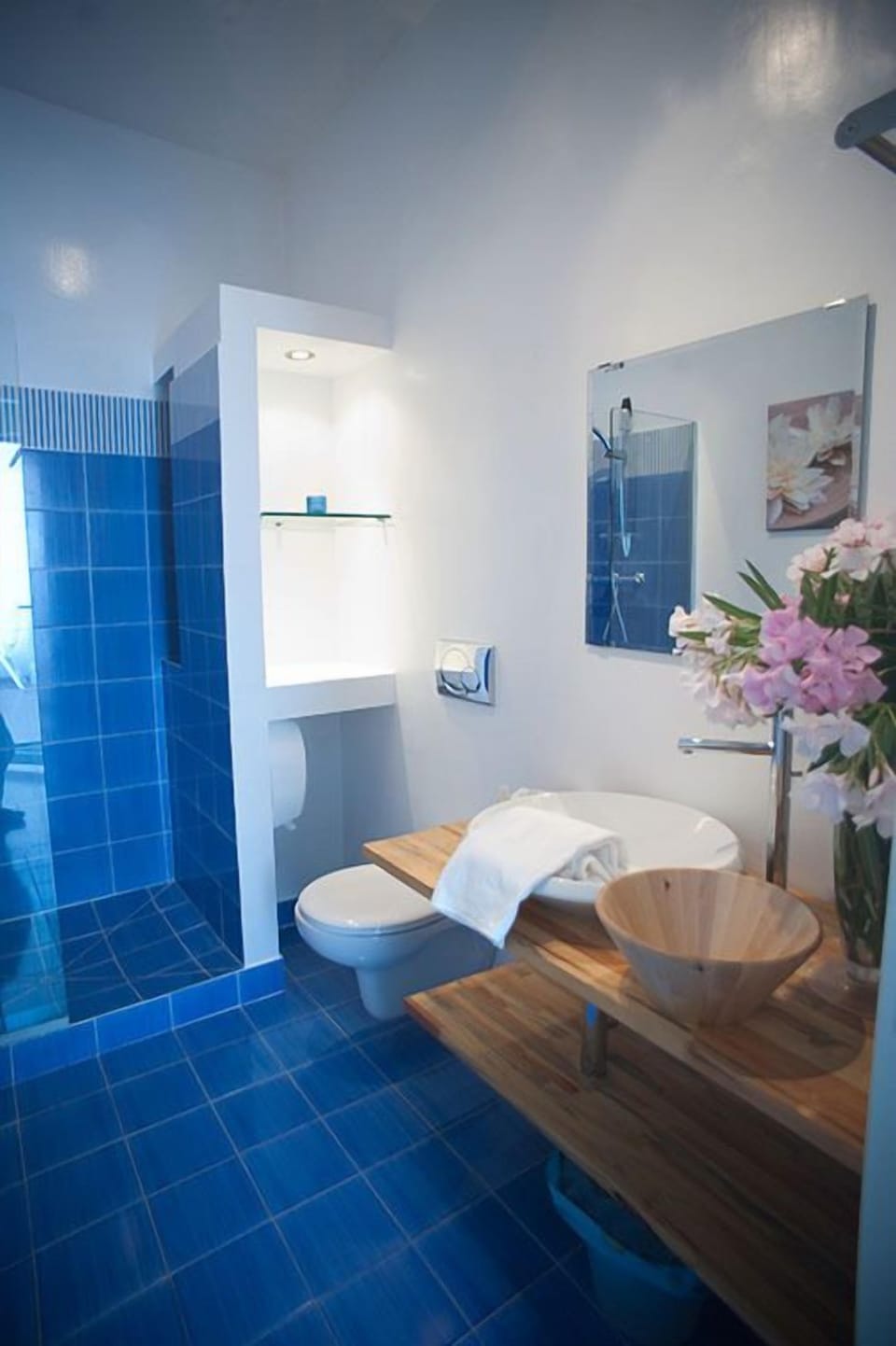 Standard Room, Garden View | Bathroom | Free toiletries, hair dryer, towels