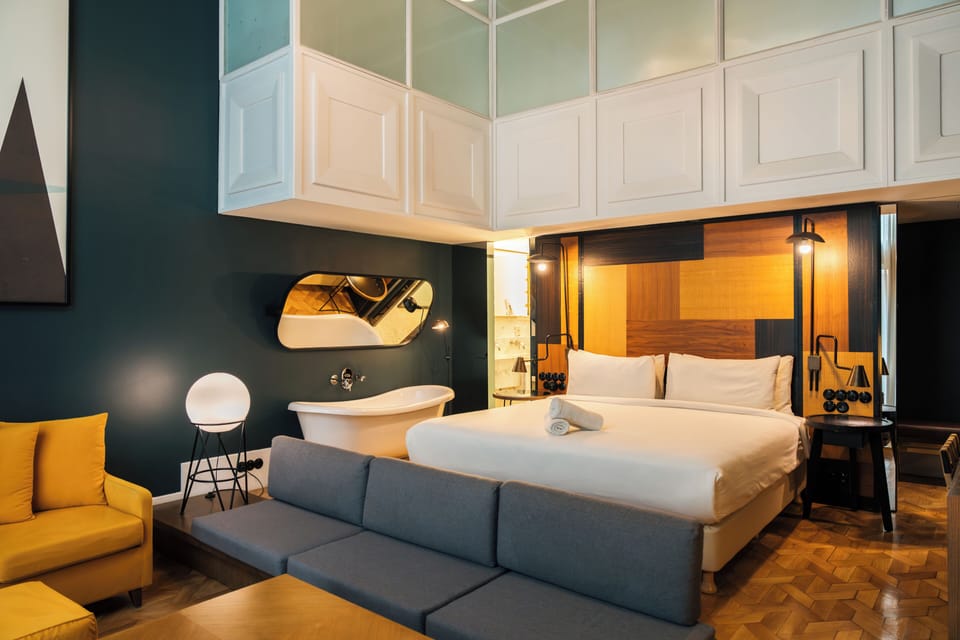 Patio Suite | Minibar, in-room safe, desk, laptop workspace