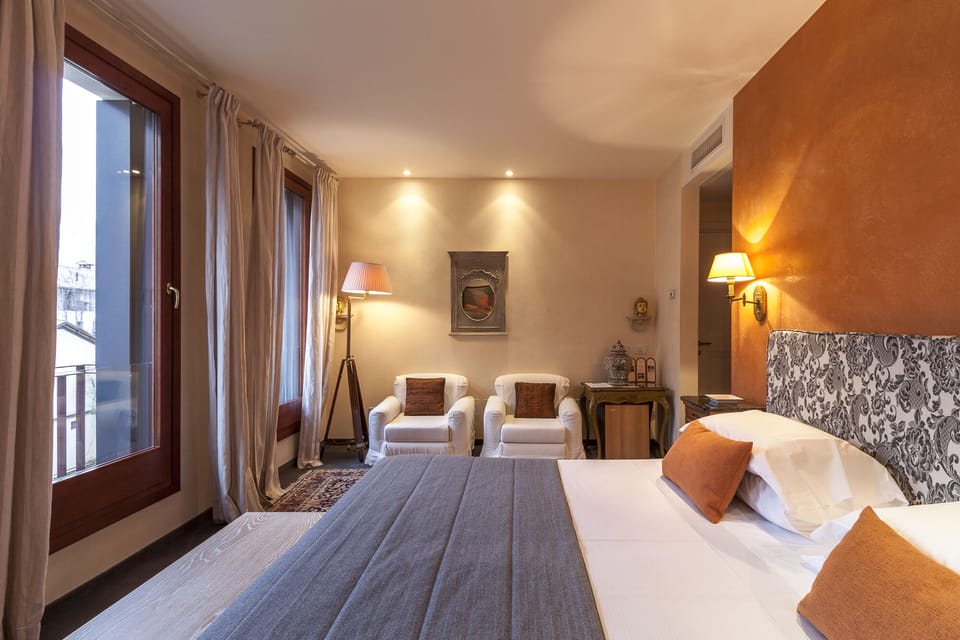 Junior Suite | Minibar, in-room safe, desk, cribs/infant beds