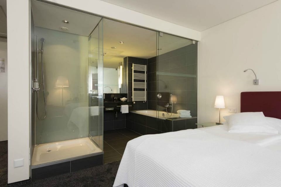 Superior Double Room (Chic) | Bathroom | Free toiletries, hair dryer, bathrobes, slippers