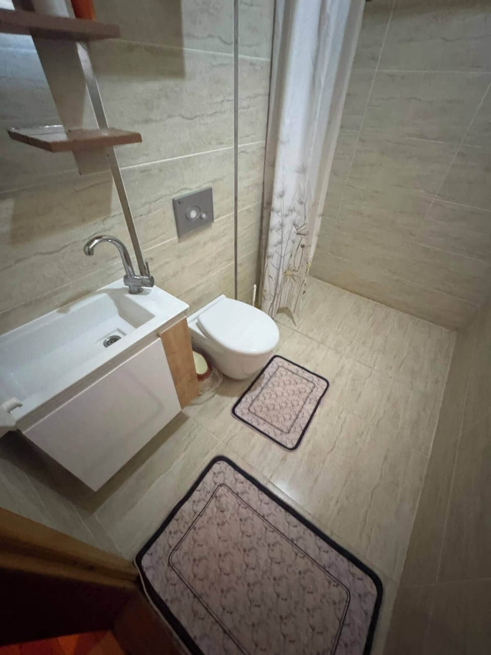 Shower, hair dryer (on request), slippers, towels