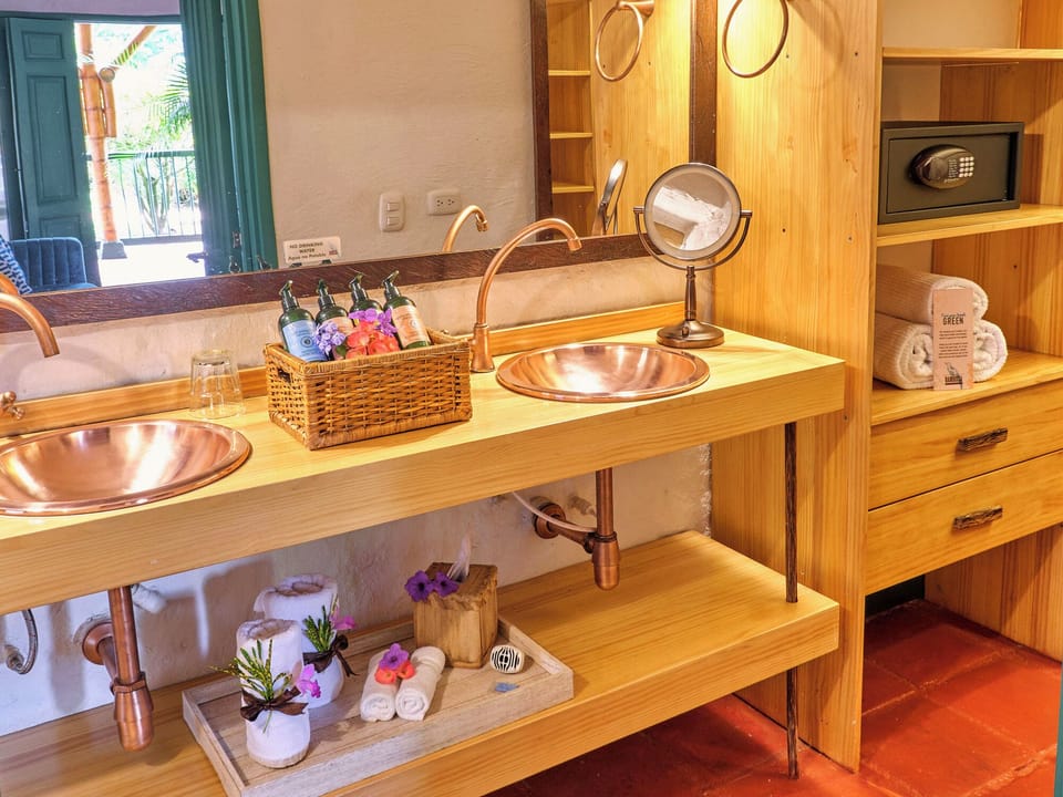 Junior Double Room | Bathroom | Shower, bathrobes, towels