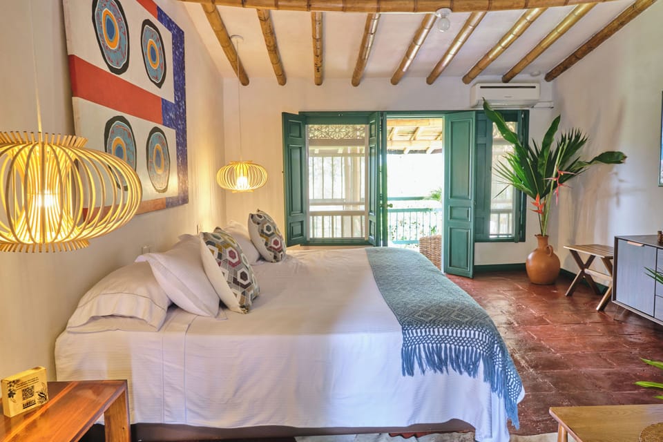 Junior Double Room | Minibar, bed sheets