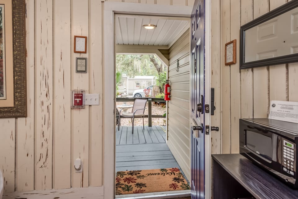 Suite, Non Smoking (Amethyst) | 1 bedroom, individually decorated, individually furnished