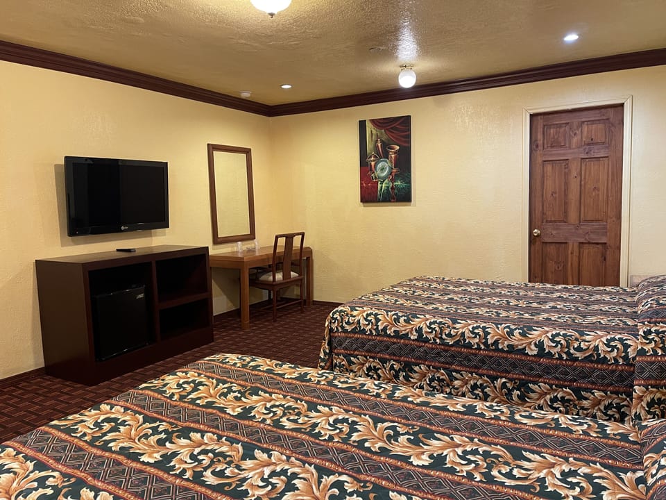 Family Double Room | Blackout drapes, soundproofing, WiFi (free), bed sheets