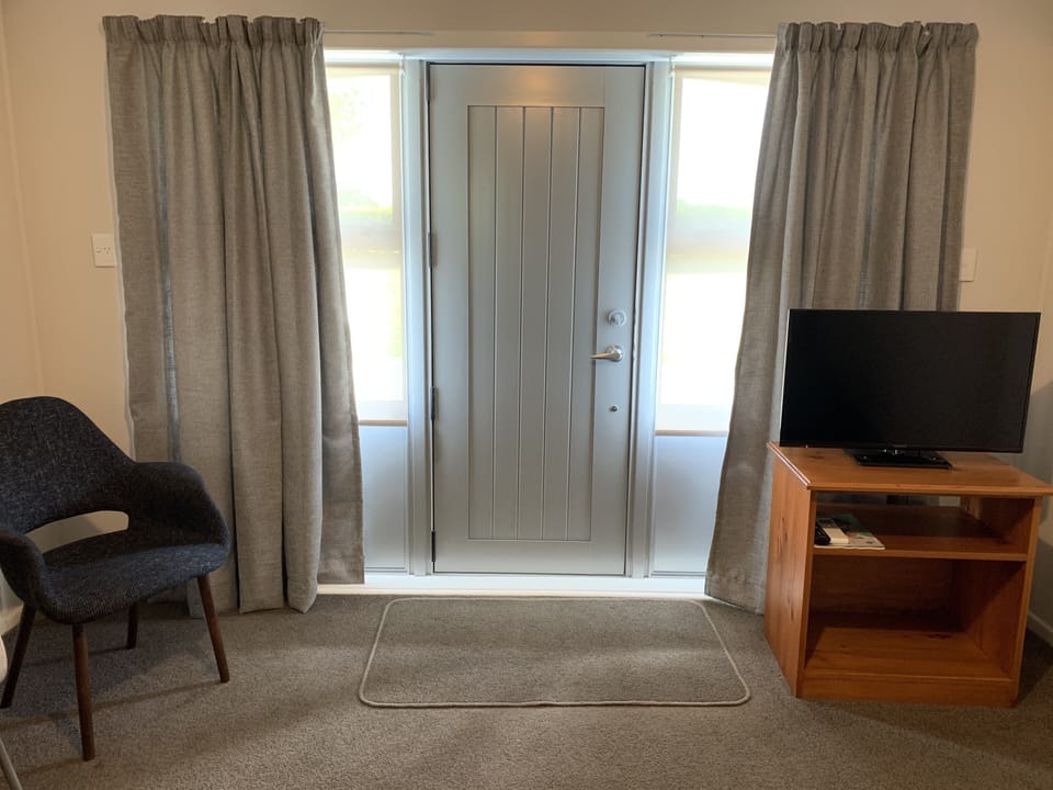 Queen Studio Unit  | Premium bedding, free WiFi, bed sheets