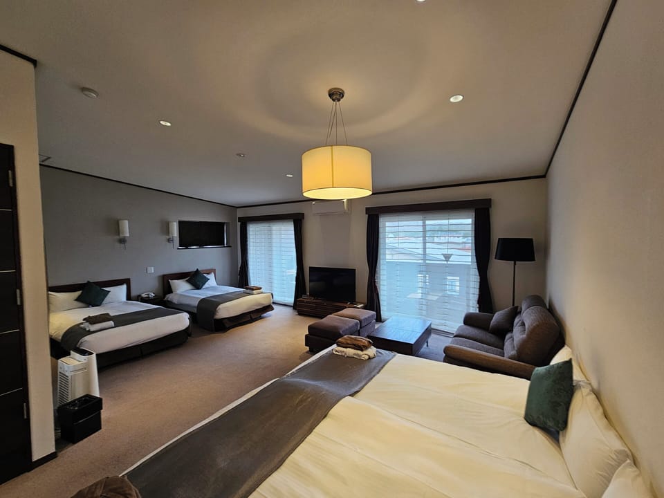 Premium room(Western) | Desk, free WiFi, bed sheets