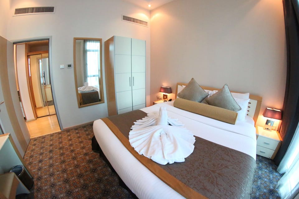 Suite, 1 Bedroom | Pillowtop beds, in-room safe, desk, blackout drapes