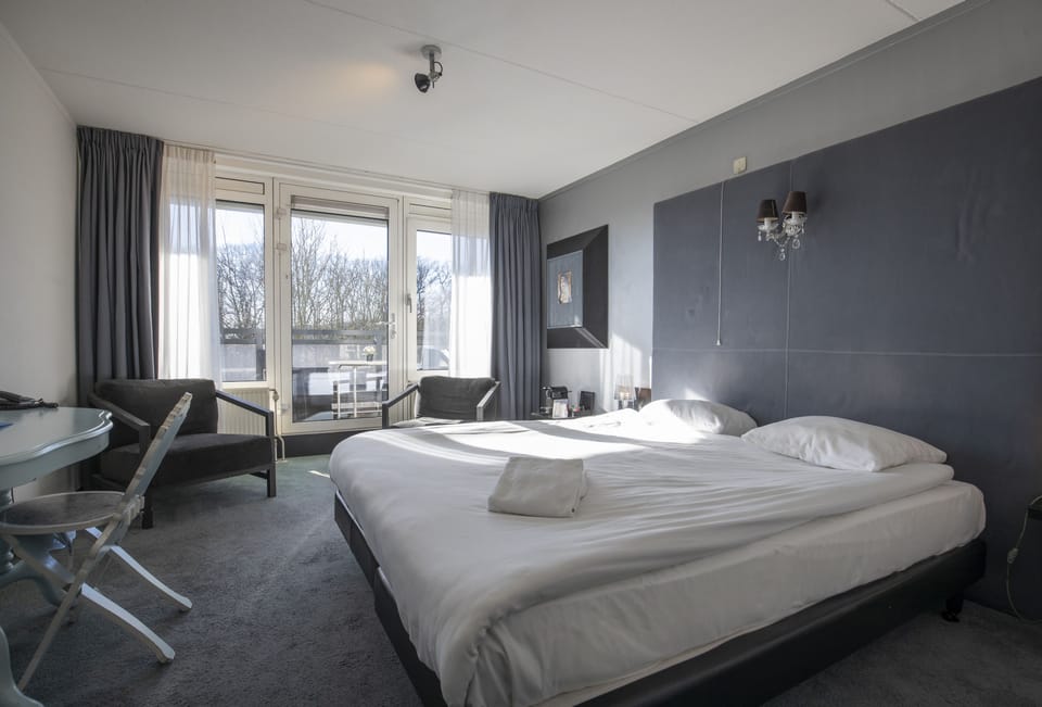 Comfort Room, Balcony | In-room safe, cribs/infant beds, rollaway beds, free WiFi