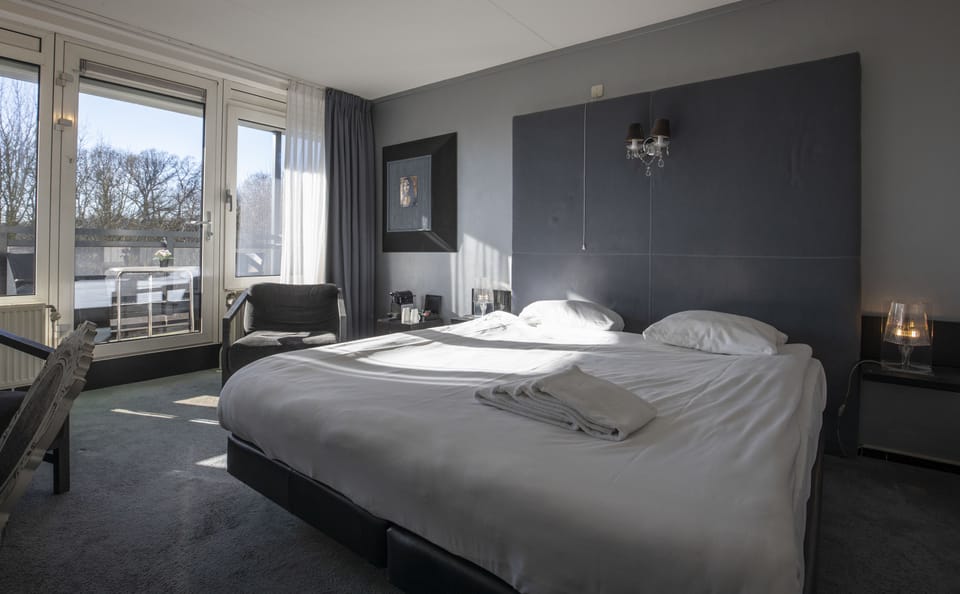 Comfort Room, Balcony | In-room safe, cribs/infant beds, rollaway beds, free WiFi
