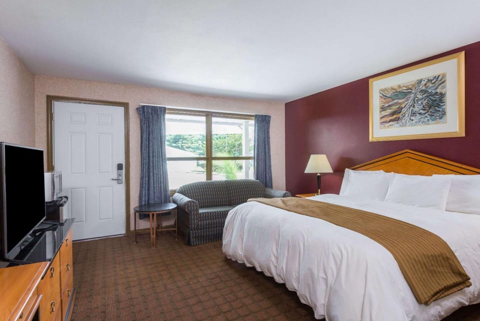 Blackout drapes, iron/ironing board, rollaway beds, free WiFi