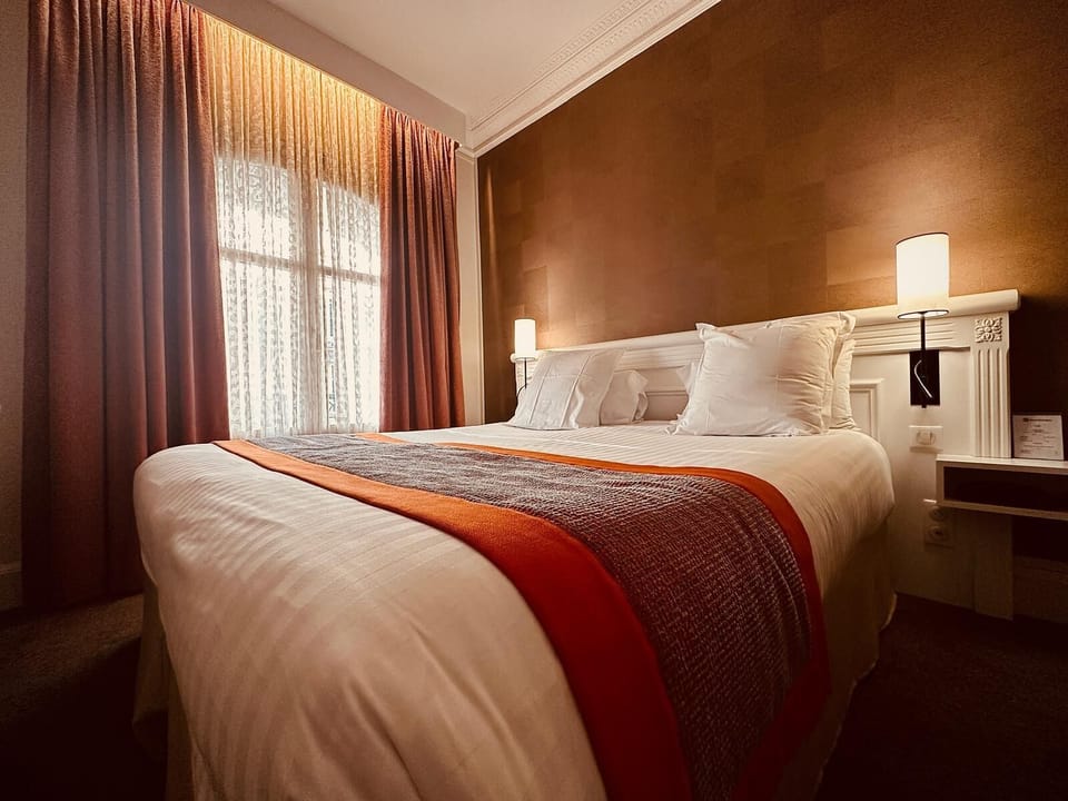 Standard Room, 1 Queen Bed, Non Smoking | Premium bedding, pillowtop beds, minibar, in-room safe