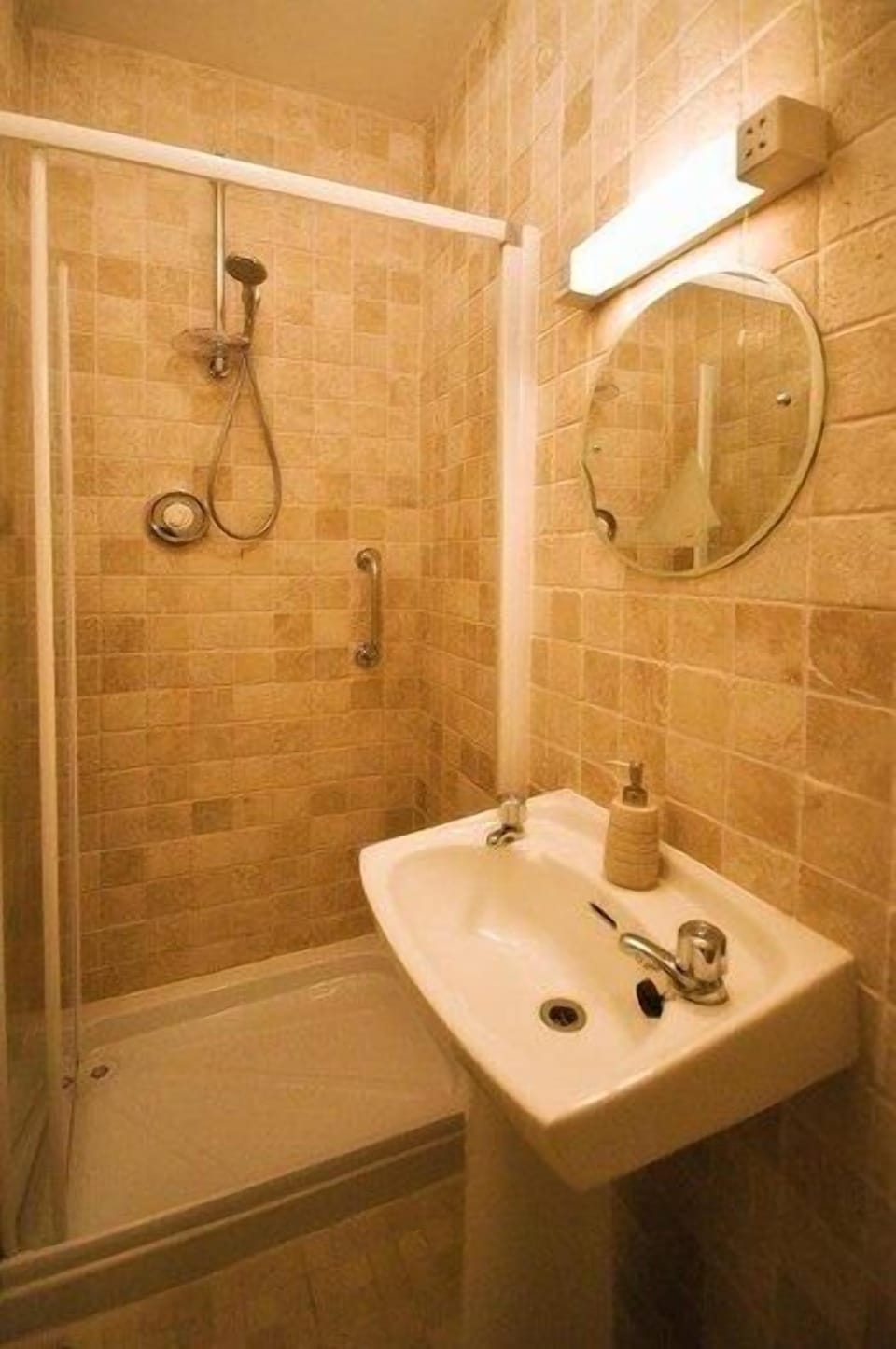Twin Room, Mountain View | Bathroom | Shower, free toiletries, hair dryer
