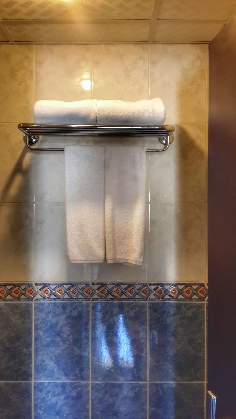 Standard Room | Bathroom | Free toiletries, hair dryer, towels