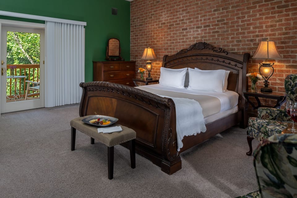 Carriage House Suite | Individually furnished, soundproofing, iron/ironing board, free WiFi