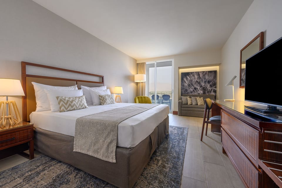 Room (Kings Floor) | Minibar, in-room safe, desk, blackout drapes