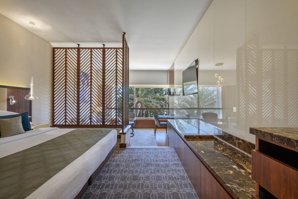 Family Room | Minibar, in-room safe, desk, blackout drapes