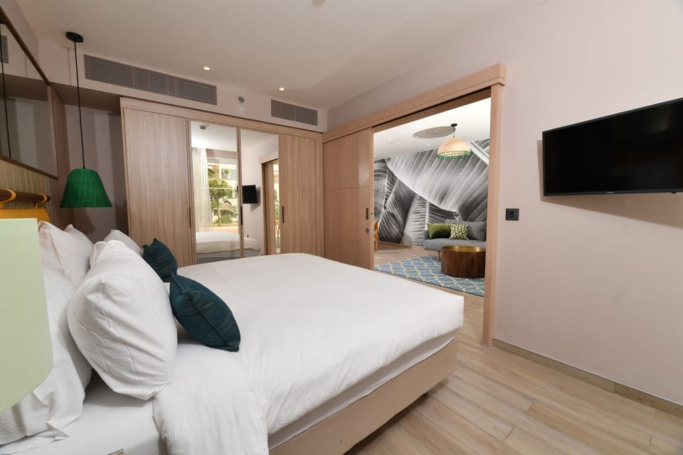 Suite (Large) | 1 bedroom, minibar, in-room safe, free cribs/infant beds