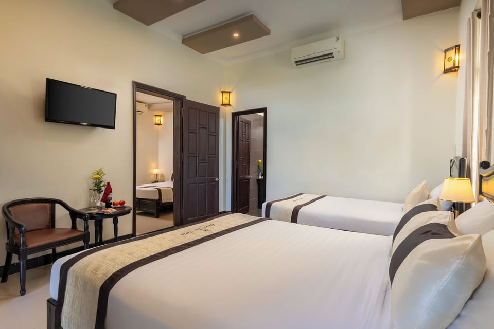 Family Room | Desk, soundproofing, free WiFi, bed sheets