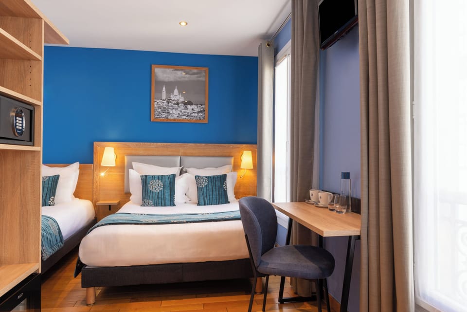Triple Room | Minibar, in-room safe, individually decorated, individually furnished