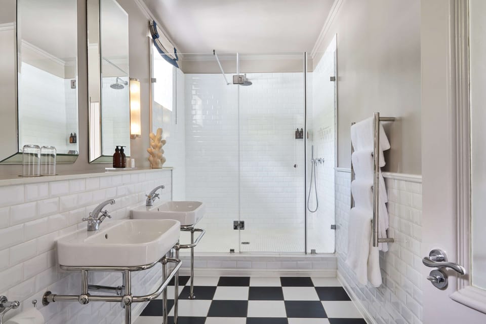 Luxury Suite | Hypo-allergenic bedding, in-room safe, desk, free WiFi