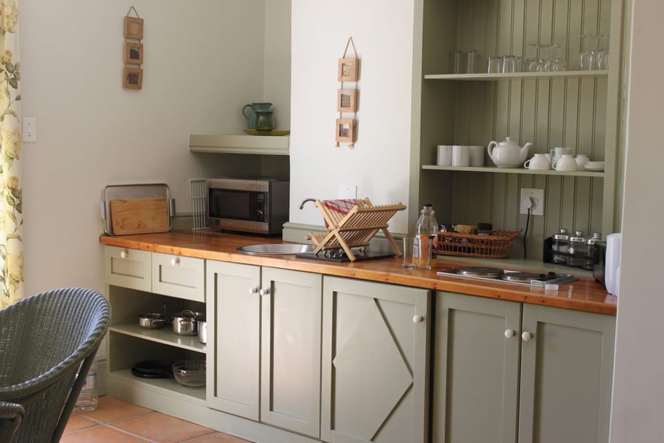 Executive Suite, 1 Bedroom (18 Harrow House) | Private kitchenette | Highchair